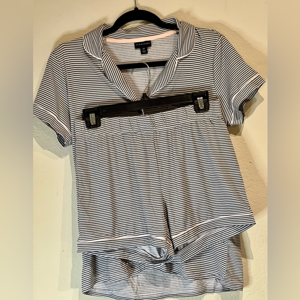 TAHARI PJ SET